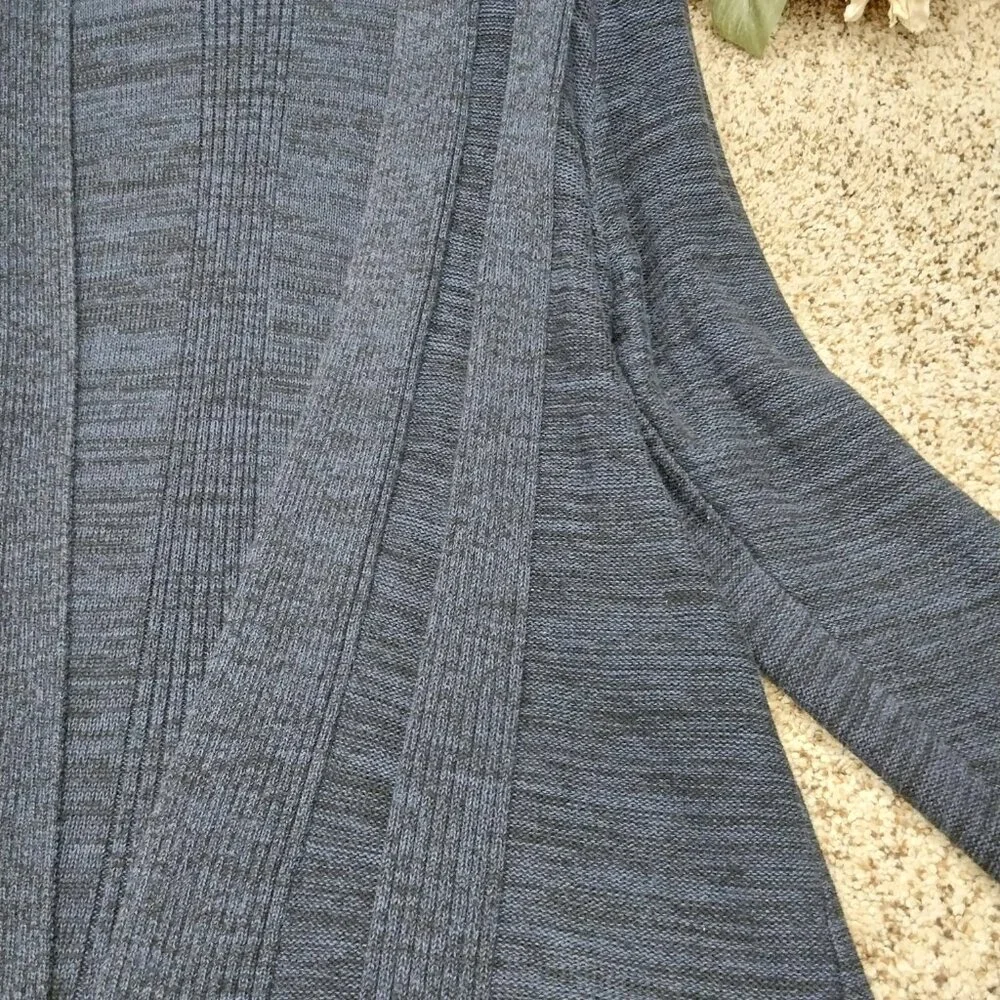 3308 Size Large Acrylic Navy Knit Cardigan. - Picture 3 of 5